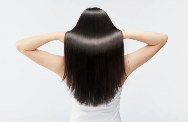 Donna con capelli perfetti 