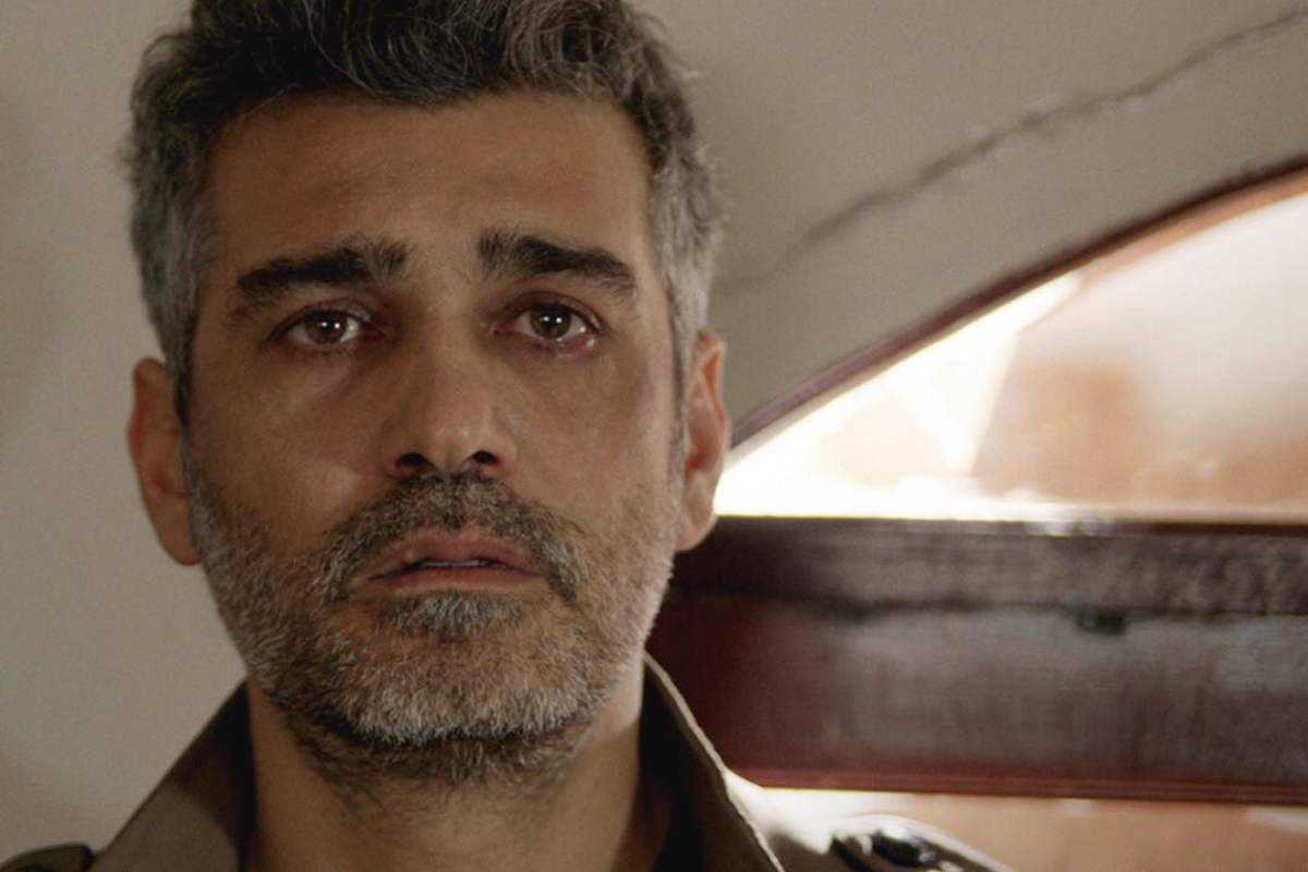 Sarp in una scena commovente di La forza di una donna
