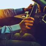 mani sul volante